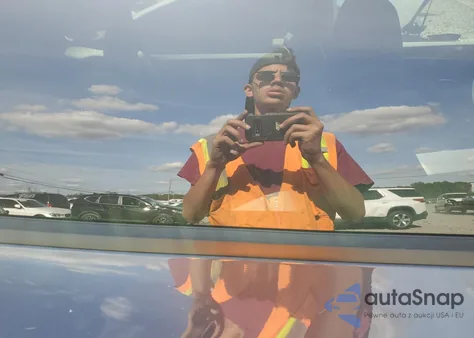 2024 Tesla Model Y из США, поврежденный, VIN 7SAYGAEE9RF015994